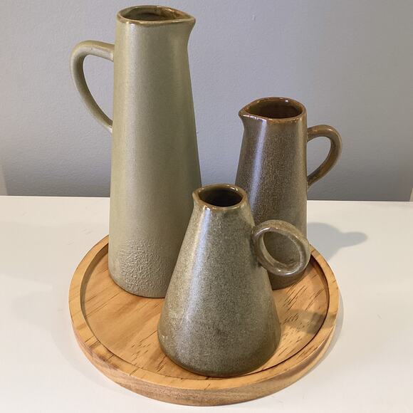 Set of 3 Stoneware PItchers & Pine Wood Tray from Creative Co-Op (DF6574) New - Picture 10 of 10